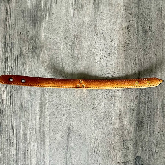 Louis Vuitton Essential V Bracelet - Picture 8 of 11